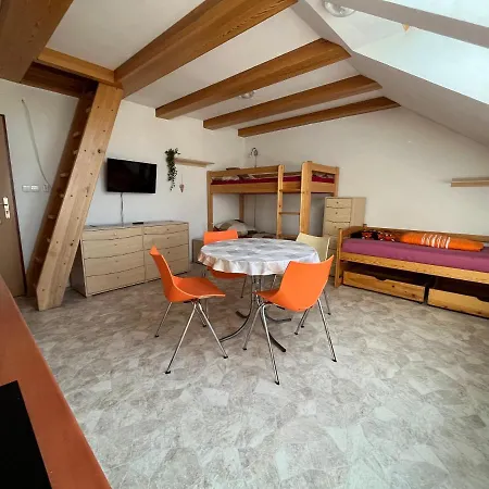 Апартаменты Ubytovani Na Mestecku 7 *